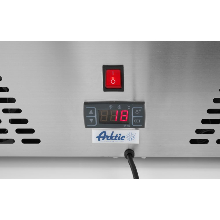 Vitrine de comptoir r&eacute;frig&eacute;r&eacute;e &agrave; salade Arktic 67L, 775x615x(H)235mm - Hendi