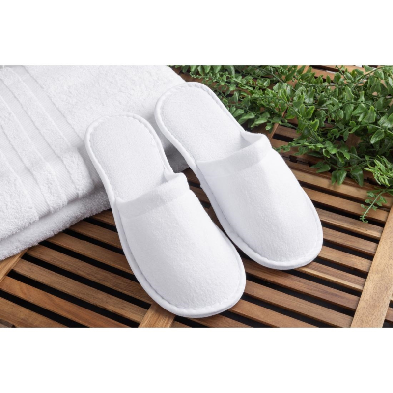 Chaussons blancs ferm&eacute;s Mitre Essentials