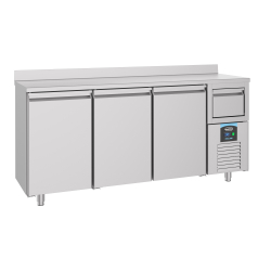 600 gekoelde tafel 3 deuren...