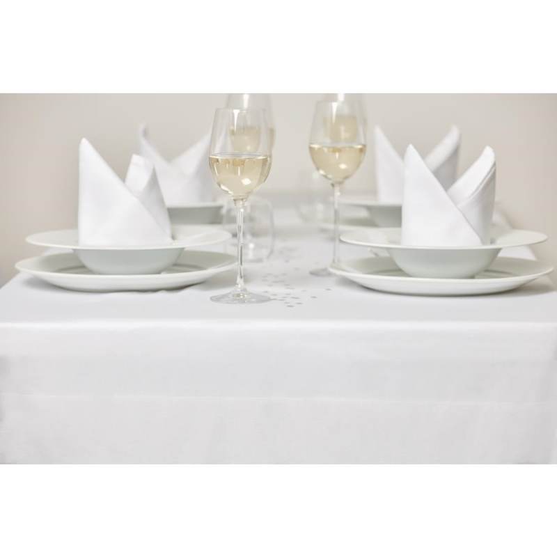 Wit tafelkleed met satijnband Mitre Luxury 1370 x 1780mm - R&eacute;f. GW420 - Mitre Luxury