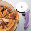 Roulette &agrave; pizza code couleur violet allerg&egrave;nes Hygiplas 102mm