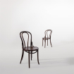 Chaises bistrot en bois courb&eacute; Fameg finition noyer