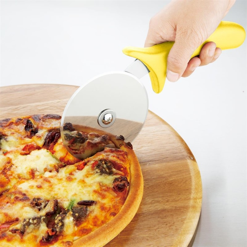 Roulette &agrave; pizza Hygiplas jaune 102 mm