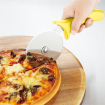 Roulette &agrave; pizza Hygiplas jaune 102 mm