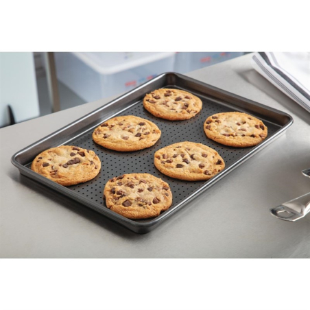 Plaque de cuisson perfor&eacute;e antiadh&eacute;sive MasterClass Crusty Bake
