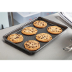 Plaque de cuisson perfor&eacute;e antiadh&eacute;sive MasterClass Crusty Bake